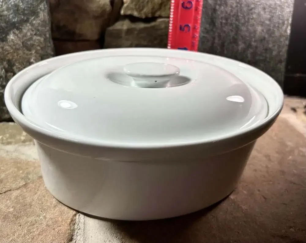 Cordon Bleu White Oval Casserole covered dish oven / microwave safe elegant
